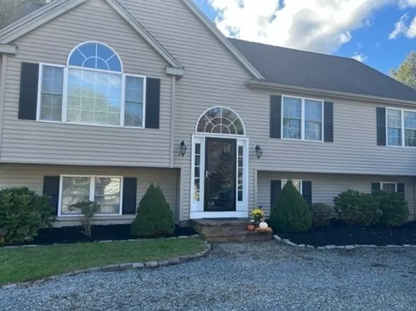 15 Crossover Ln, Taunton, MA 02780