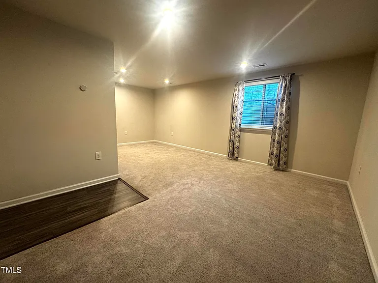 946 Channing Park Cir — Photo 8