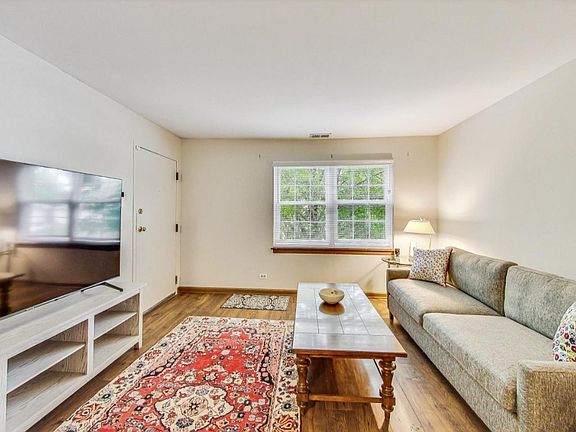 3rd image of 120 E Winchester Rd APT D