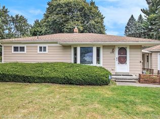 1230 N Cass Lake Rd, Waterford, MI 48328