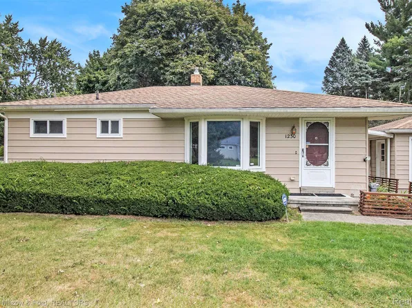 1230 N Cass Lake Rd, Waterford, MI 48328