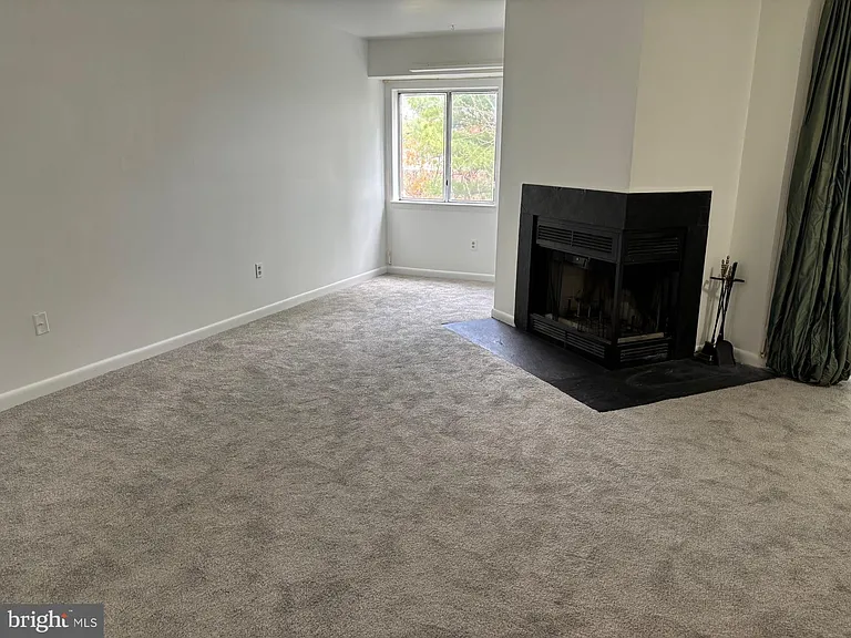 2219 Lowells Glen Rd #K — Photo 6