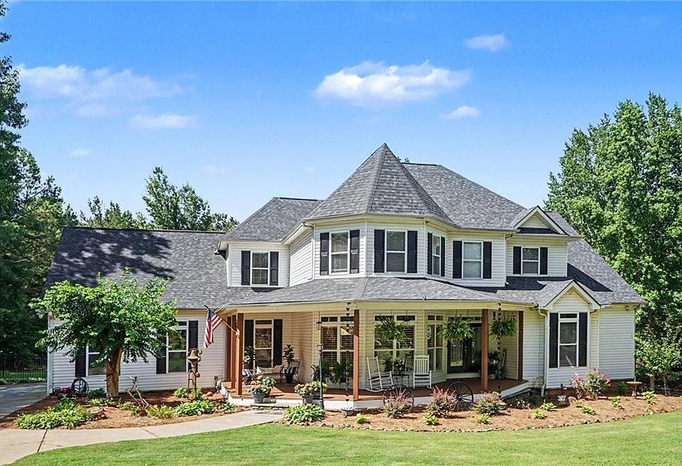 1st image of 385 Primrose Ln