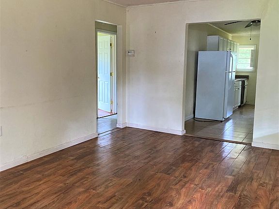 3rd image of 1012 Anderson Dr