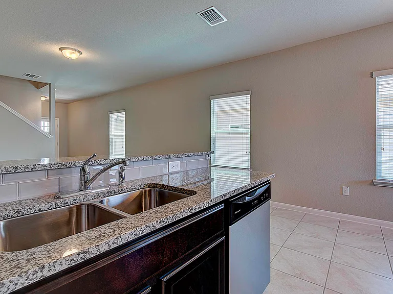 10404 Hatton Ln — Photo 10