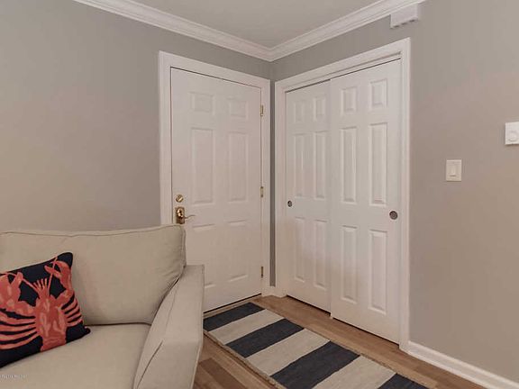 4th image of 320 Maryland Ave APT 10D