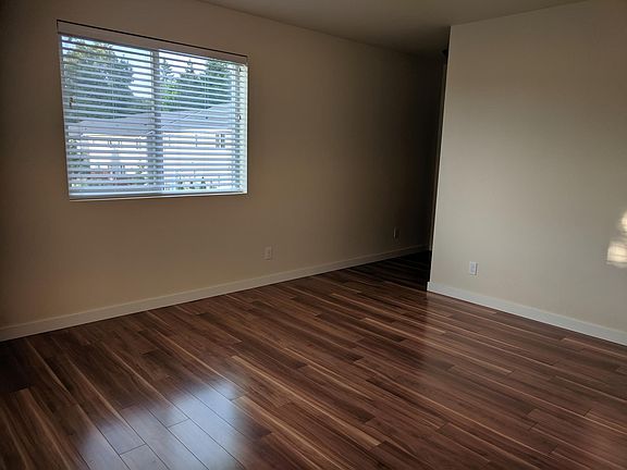 4th image of 5975 Caymans Pl NE