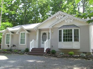 8 Cheroquee Ter, Lake Ariel, PA 18436