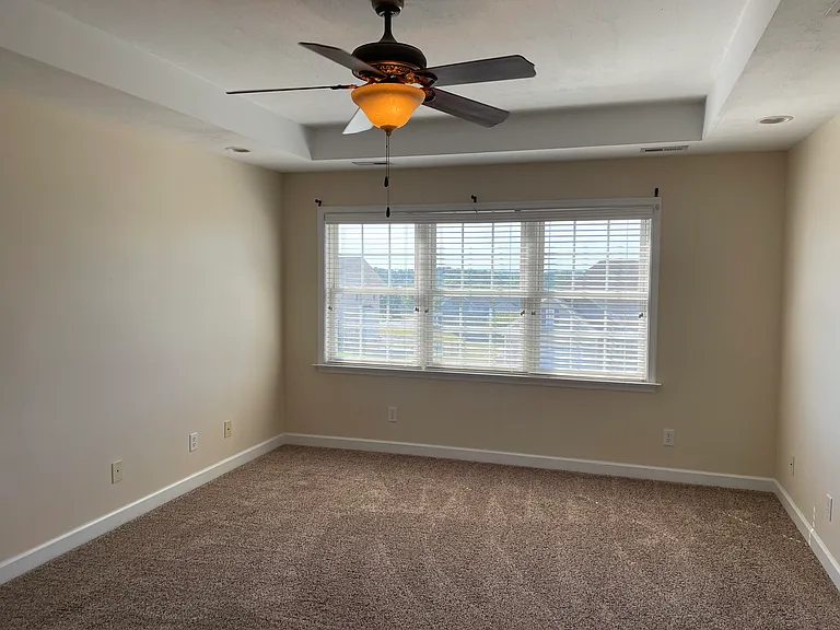 1184 Farmington Dr — Photo 18