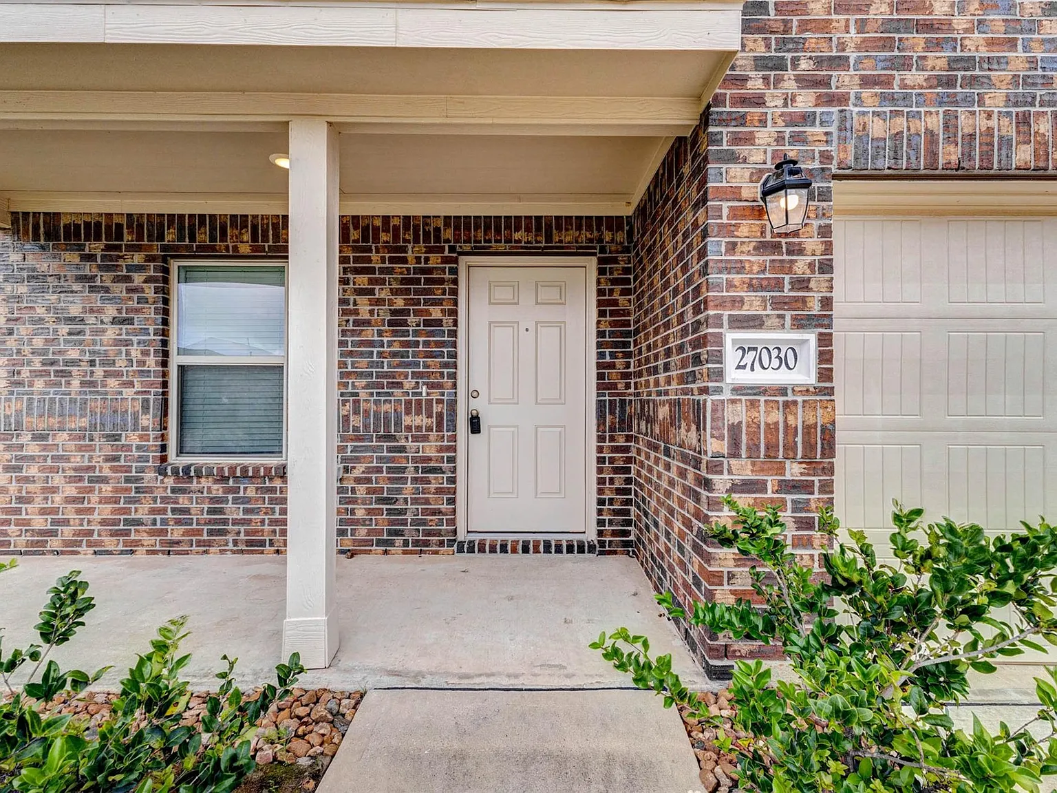 4 bed, 2.5 bath, 2143 sqft, $2,300 — Photo 4