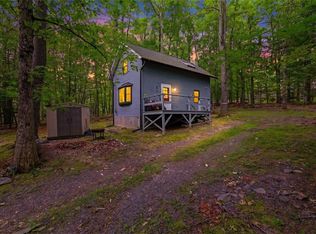 180 E Shore Dr, Dingmans Ferry, PA 18328
