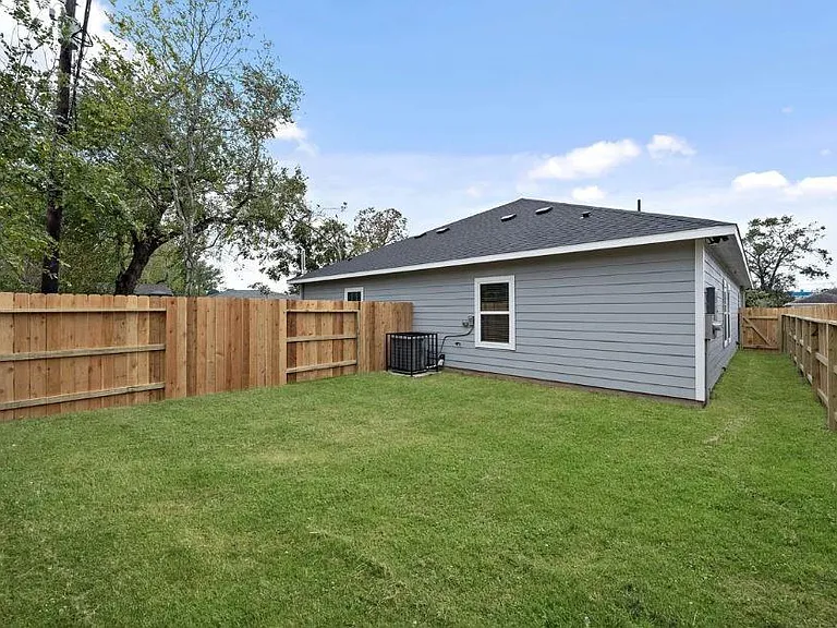 5222 Bataan Rd — Photo 21