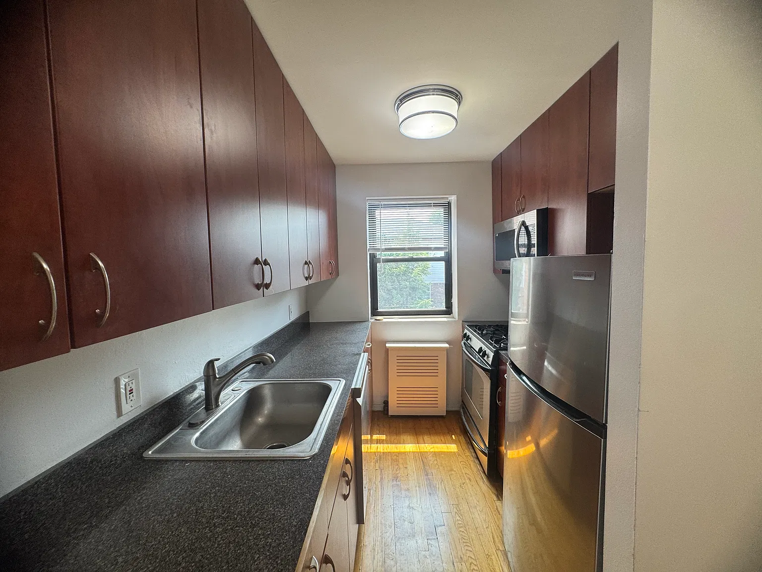 42nd Ave, Bayside — Photo 4