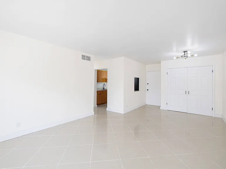 Park Hill Hollywood Apartments — Photo 23
