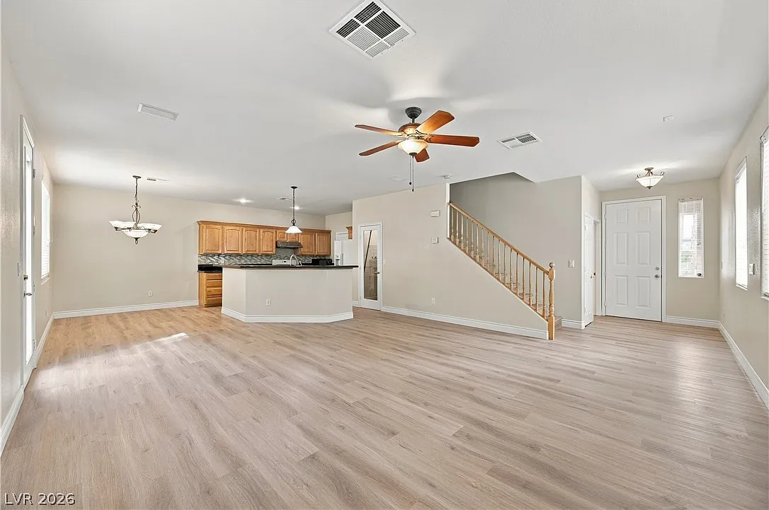 3 bed, 3.5 bath, 2018 sqft, $2,450 — Photo 3
