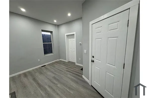 Building Photo - 354 S 10th St #1L