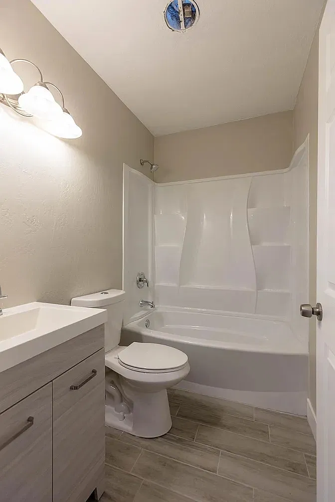 2 bed, 700 sqft, $1,410 — Photo 3