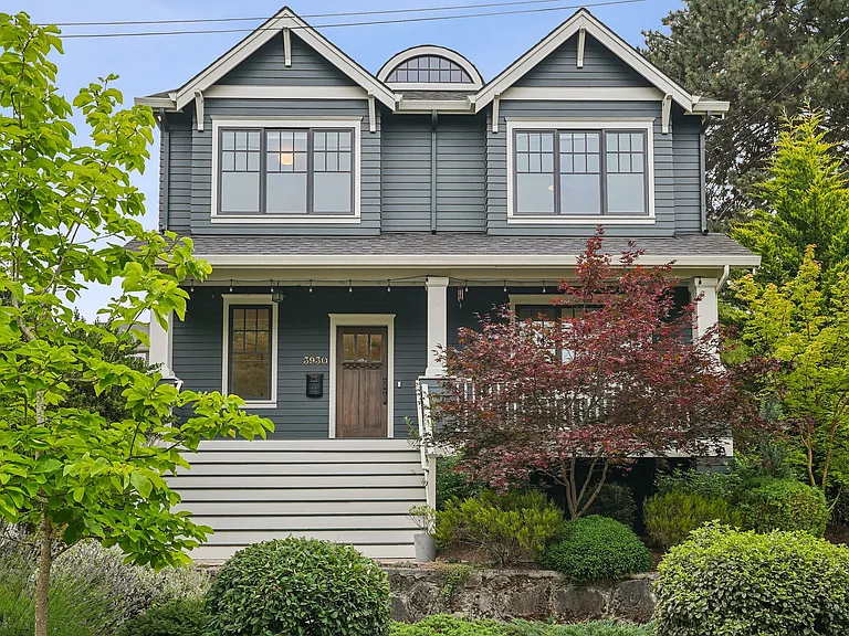 3930 NE 20th Ave — Photo 1