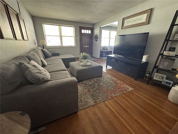 5th image of 32 Glenview Ave