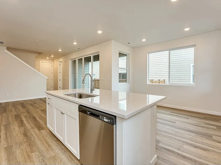 8266 SE Blanton — Photo 11