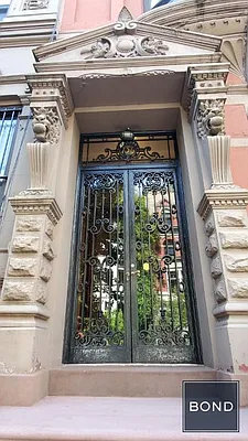 Sold by Bond New York | media 21