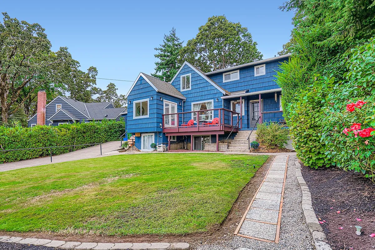 Photo 2 of 27 - 975 Terrace Dr NW #B - Salem, OR Building Photo - 975 Terrace Dr NW #B