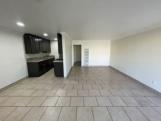 2 bed, 800 sqft, $2,045 — Photo 4