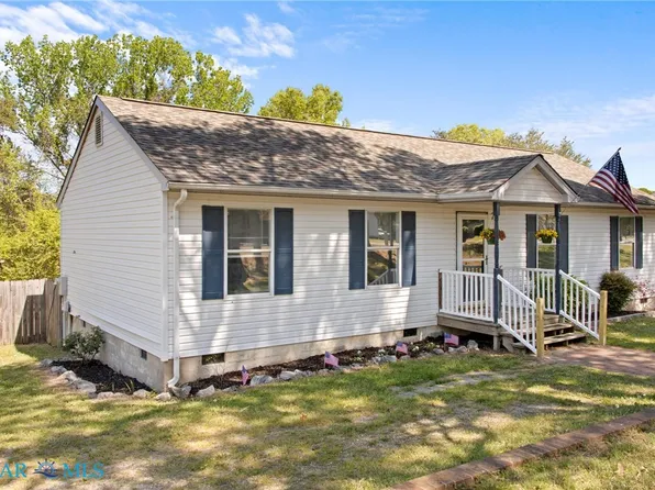 7437 Camp Okee Dr, Gloucester Point, VA 23062