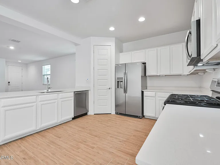 12617 W Kaler Dr — Photo 9