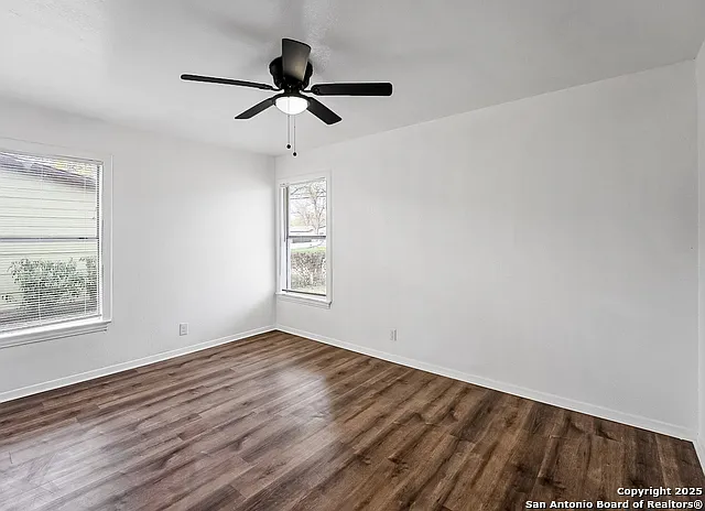 122 Stolnet St — Photo 9