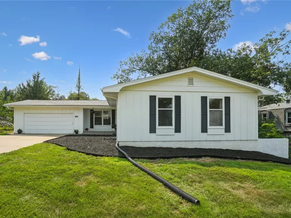 327 Parkland Dr SE, Cedar Rapids, IA 52403