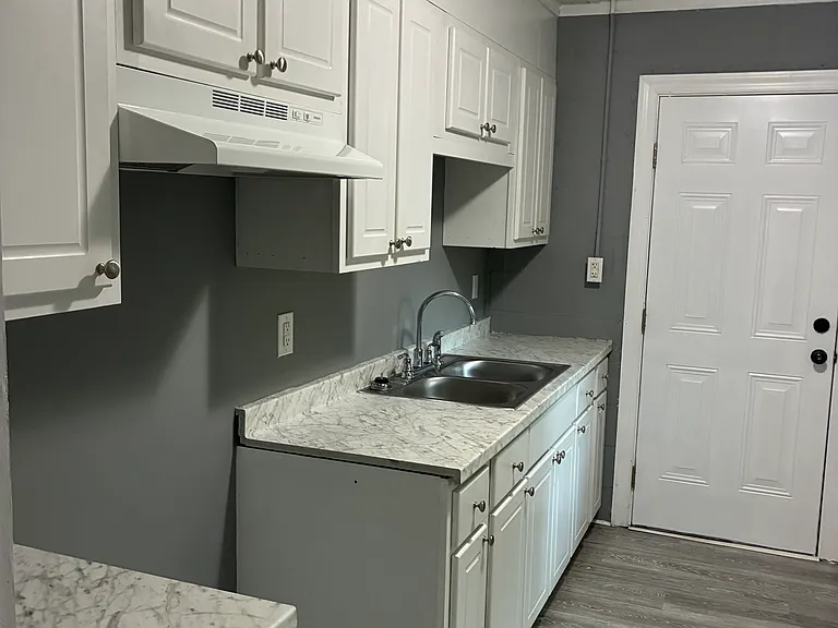 204 Wainwright Ave E — Photo 9