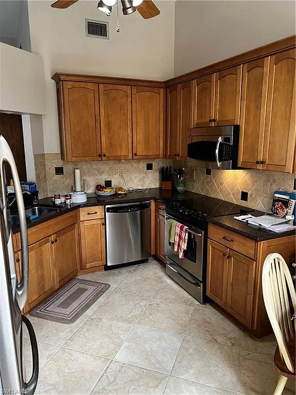 3 bed, 2.0 bath, 1450 sqft, $8,000 — Photo 3