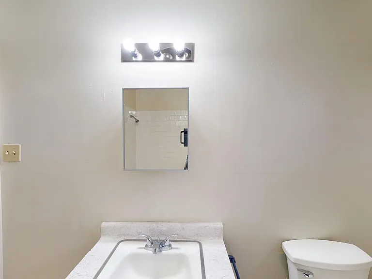 Fully Loaded, Contemporary 1 Bedroom Apartment w/ Yard in Ridgecrest — Photo 11