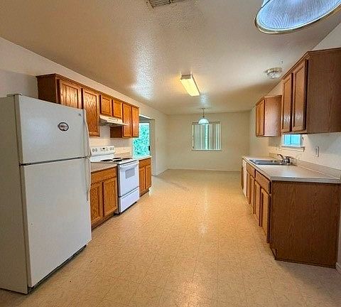 4th image of 2313 Upland Bend Dr