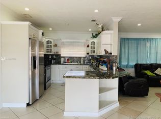 824 W 70th Pl, Hialeah, FL 33014