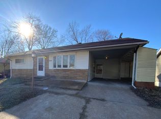 10113 Crown Point Dr, Saint Louis, MO 63136