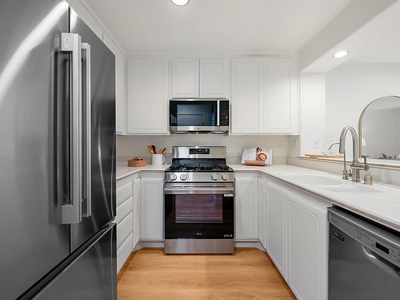 2nd image of 211 Por La Mar Cir