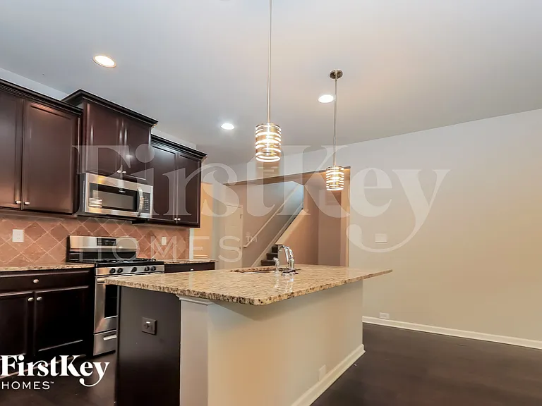569 Carleton Pl — Photo 4