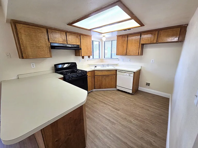 1139 W Glenn Ct — Photo 5