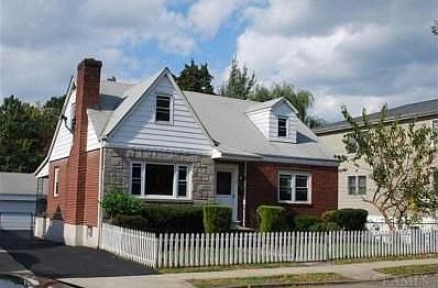 1st image of 17 Woodbine St