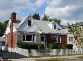 17 Woodbine St, Yonkers, NY 10704