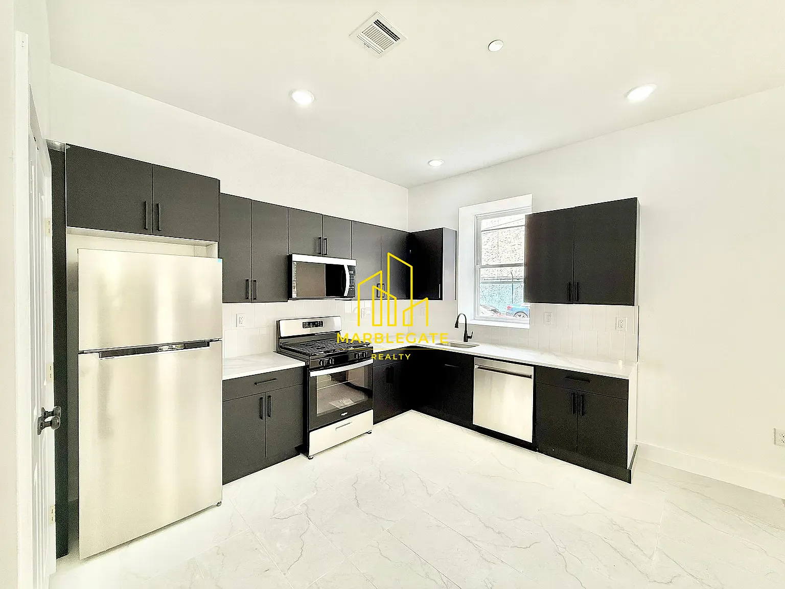 1 bed, 650 sqft, $1,900 — Photo 1