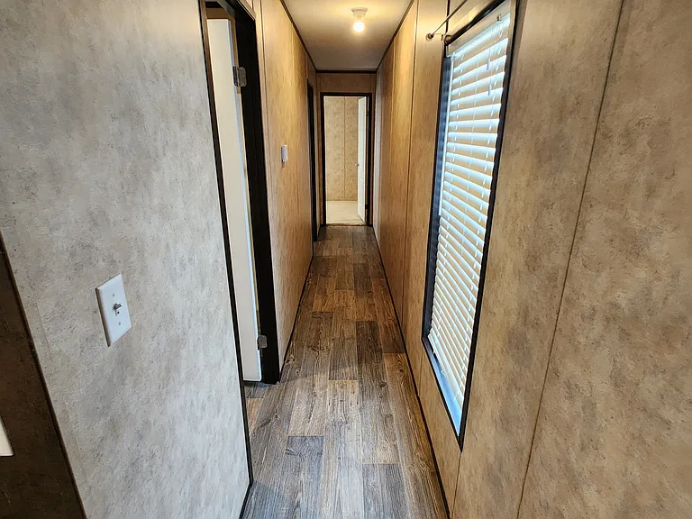 502 E Lee — Photo 10