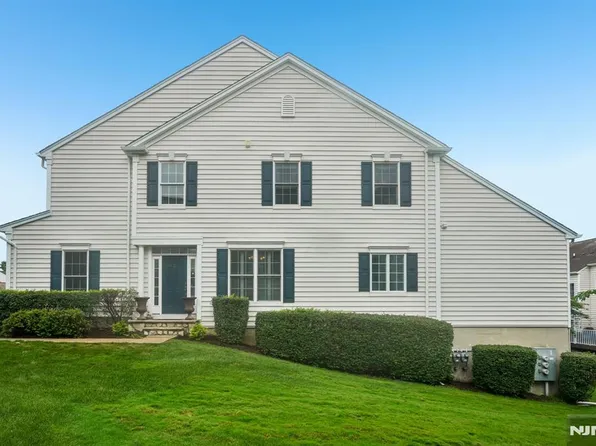 2 Constitution Ln #1501, Totowa, NJ 07512