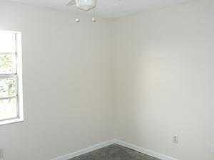 A140ZZJ_ Hall way living room