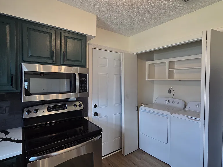 1802 W House St #B — Photo 4
