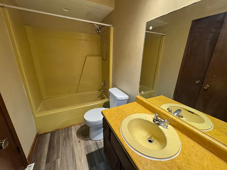 908 Asbury Ct — Photo 14