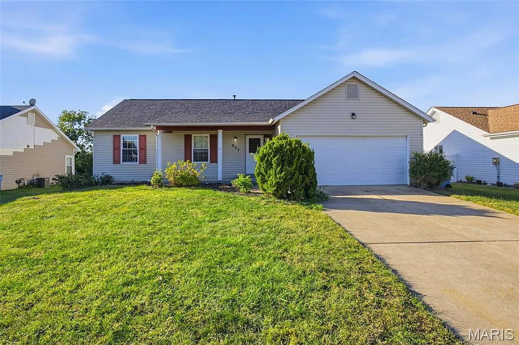 3 bed, 2.0 bath, 1418 sqft, $1,995 — Photo 2