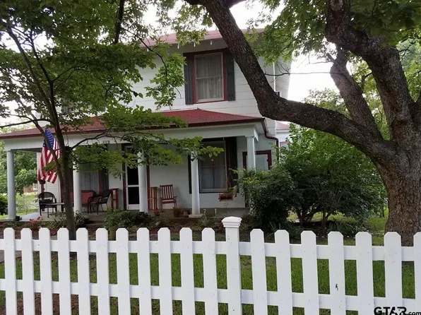 823 S Magnolia St, Palestine, TX 75801
